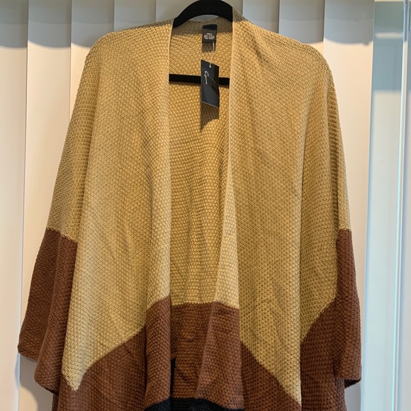 Color block poncho/ shawl - Picture 1 of 2